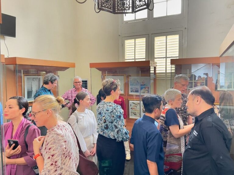 kunjungan Konjen Todd di Museum Kota Makassar