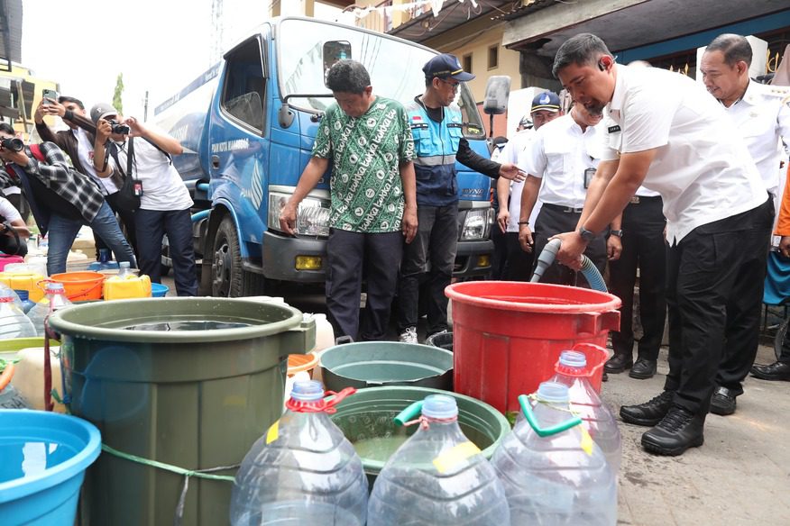 Pjs salurkan air bersih (1)