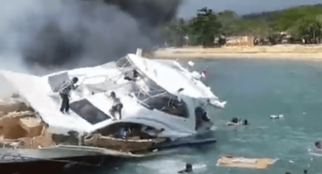 Speed Boat Terbakar