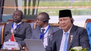 Presiden Prabowo Subianto menyampaikan pidatonya pada sesi khusus Konferensi Tingkat Tinggi (KTT) Ke-11 Developing Eight (D-8) di Istana Kepresidenan New Administrative Capital, Kairo, Mesir, pada Kamis, (19/12/2024) 