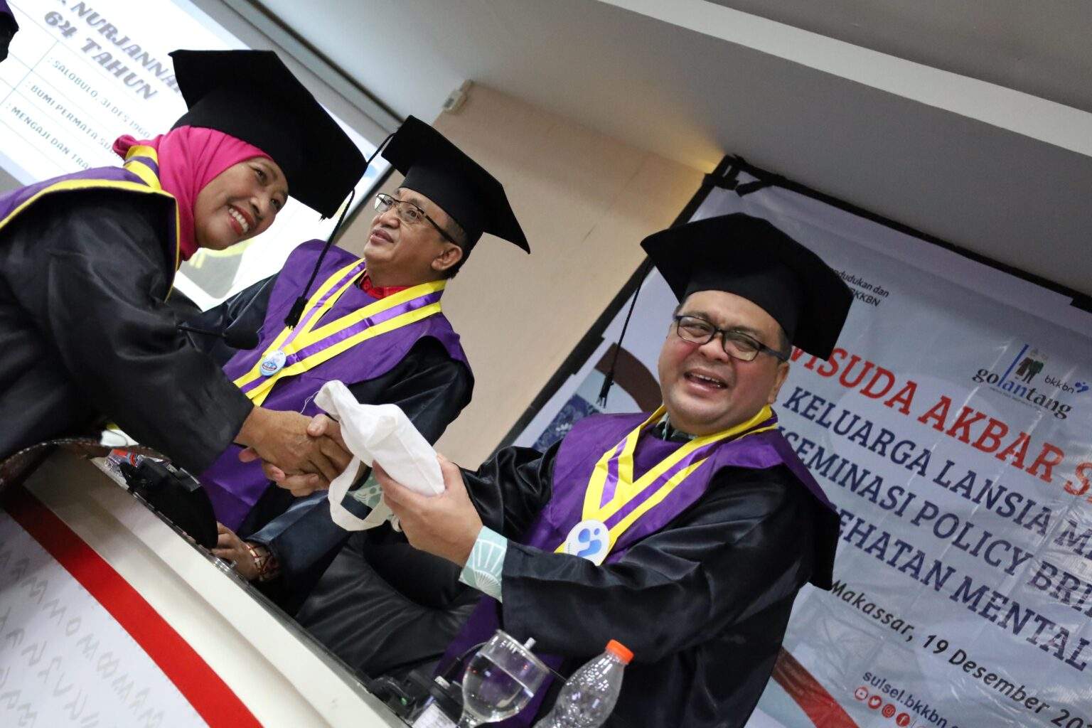 wisuda lansia