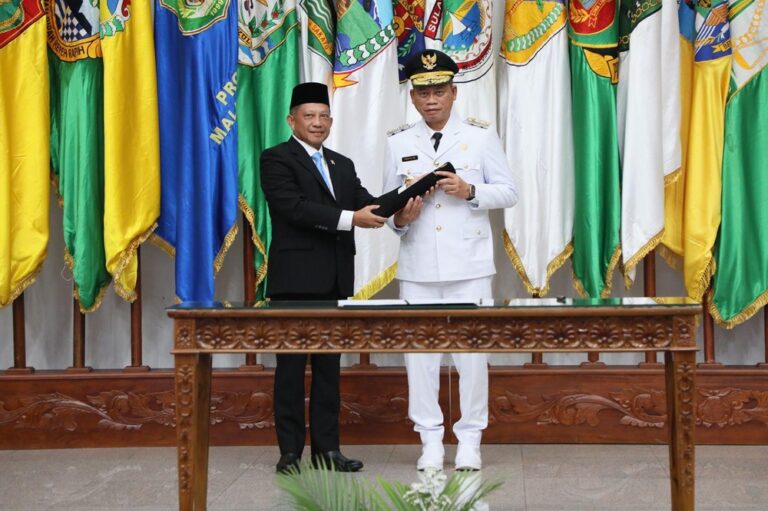 Pelantikan Prof Fadjri Djufrie