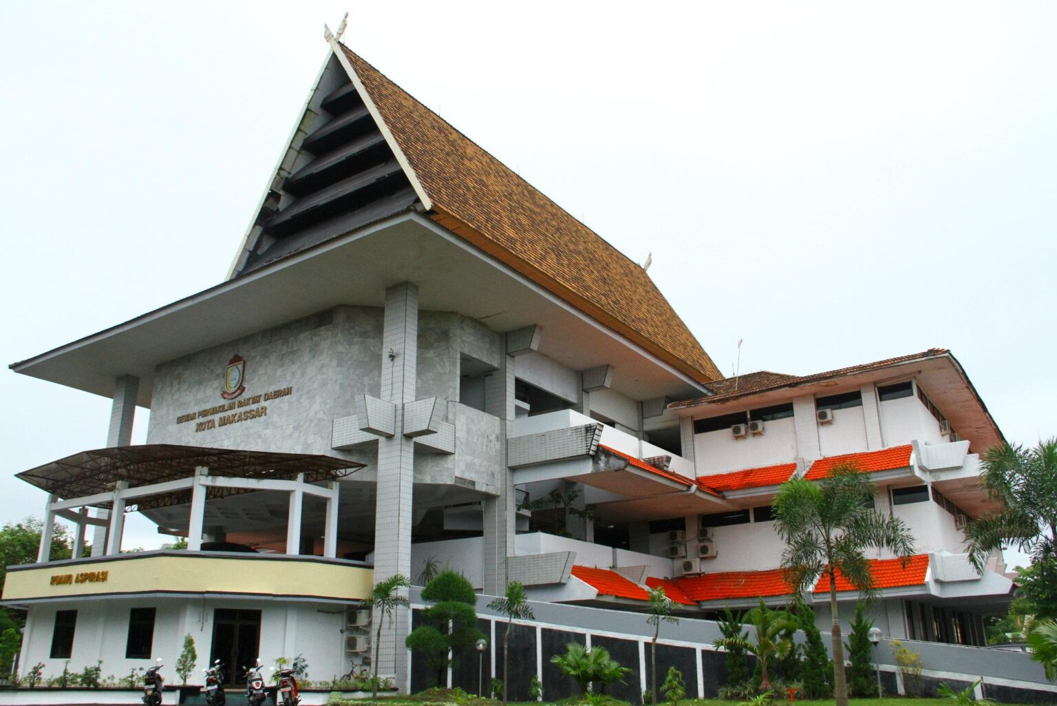 kantor-DPRD-Kota-Makassar-1536x1025