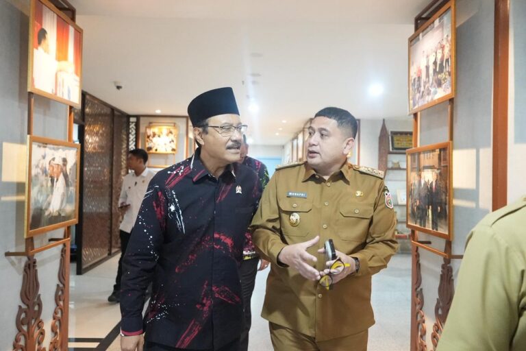 Mensos dan wali kota makassar