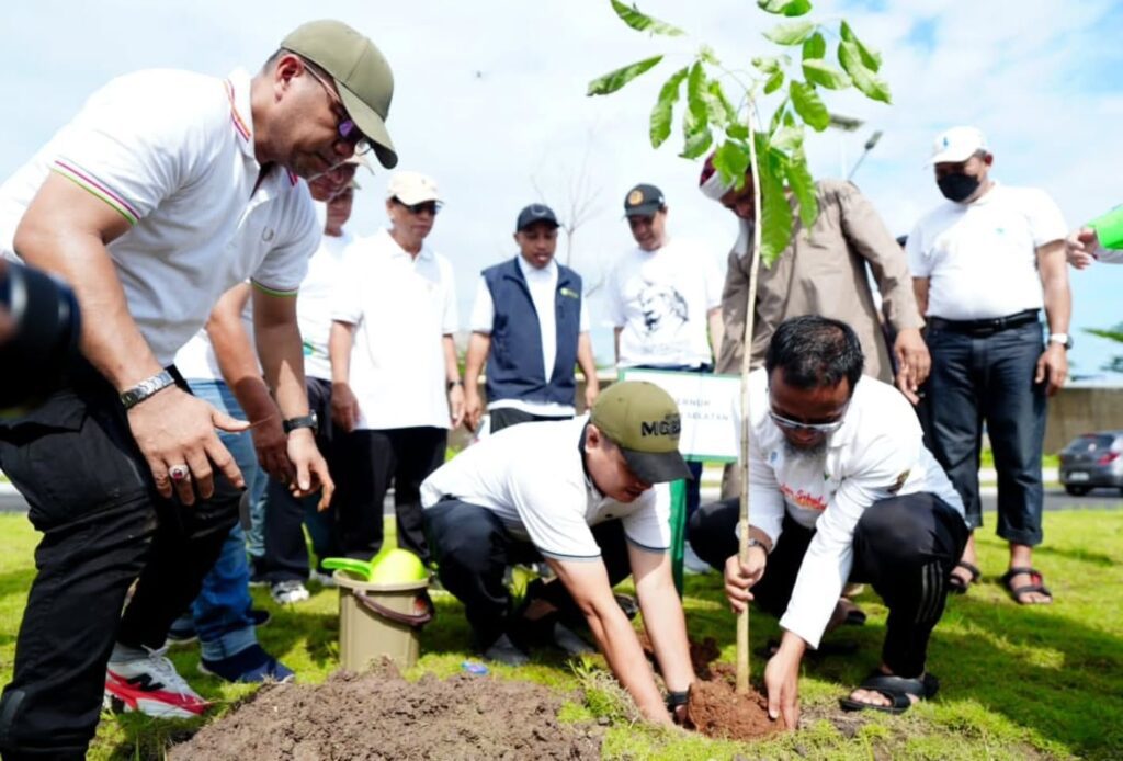gubernur tanam pohon
