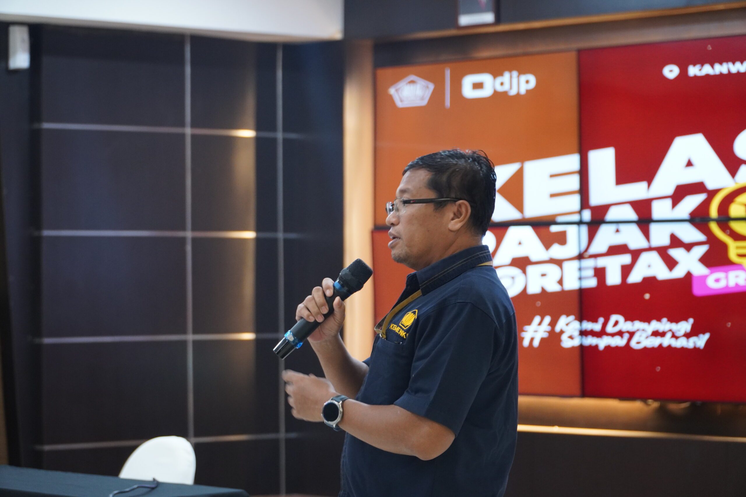 KWL04544