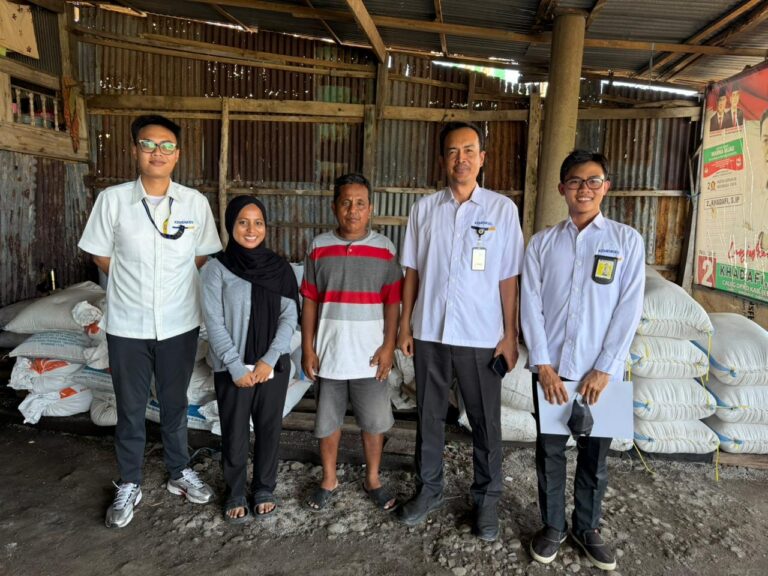 Foto Bersama Tim KP2KP Bontosunggu dan Pelaku UMKM dan Produk Garam
