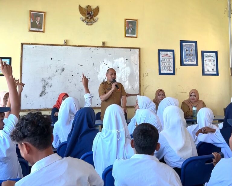 KAdis Kominfo Makassar di Pulau