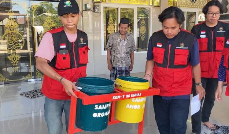 Mahasiswa KKN Unhas di Maros