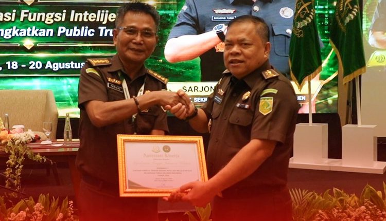Prnghargaan Intelejen terbaik (1)