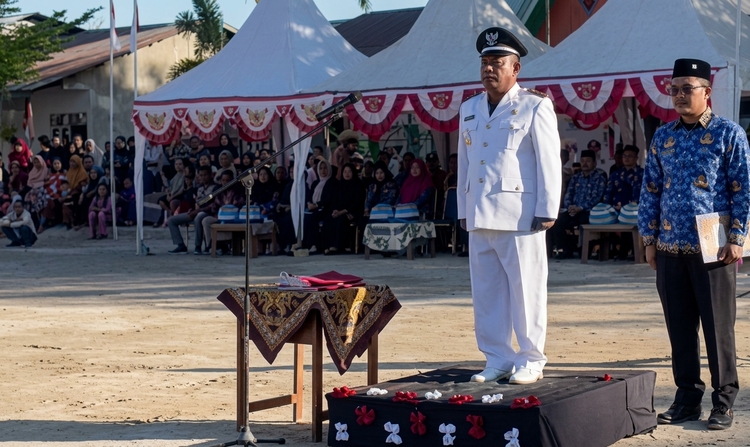 Upacara HUT ri di Kecamatan Sangkarrang (1)